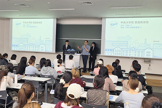 中央大学校言語教育院の職員が来校し、留学プログラム説明会を実施しました