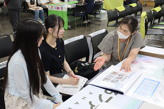 薬学部学生を対象とした卒業生との情報交換会を実施しました