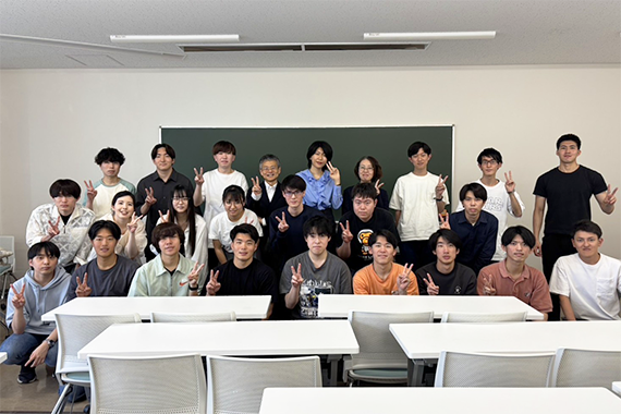 埼玉県川口市からゲストスピーカーを招いて法学部の授業を実施しました