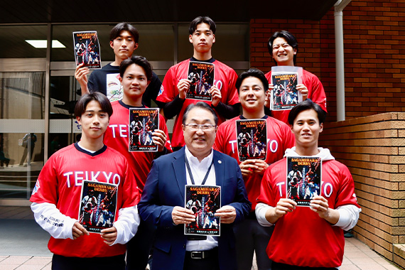 Students from the baseball club gave a tour of the spring league on Hachioji Campus