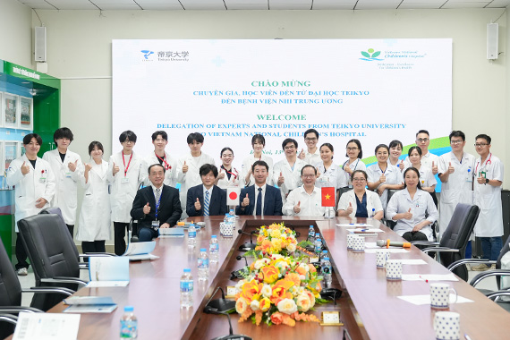 School of Medicine conducted a student exchange program with Vietnam National Children’s Hospital for hygiene and public health practical training.