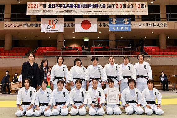 柔道部女子が全日本学生柔道体重別団体優勝大会で準優勝を果たしました