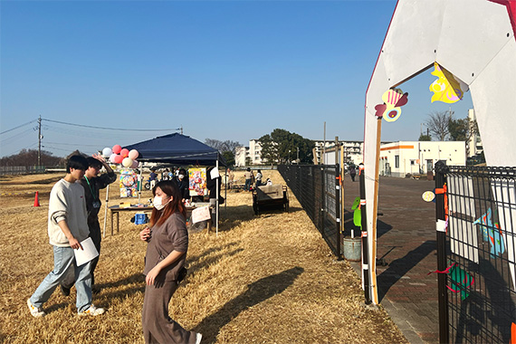 経済学部、教育学部のゼミが日野市高幡台団地での地域イベントに参加しました