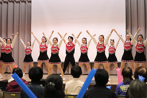 チアリーディング部が東京2025デフリンピックのパブリックビューイングにおいてオープニングパフォーマンスを披露しました