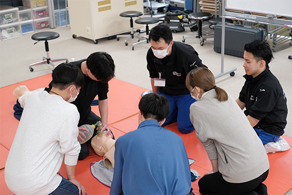 視能矯正学科、臨床検査学科、スポーツ医療学科救急救命士コース合同で交換学習プログラムを実施しました
