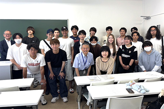 法学部にて人事担当者による、企業目線からの就活やインターンシップについての講義を実施しました