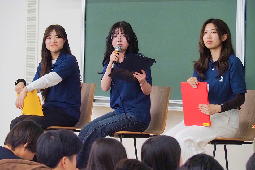 高梨さんは、オープンキャンパスで活動する一面も