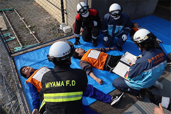 本学学生が多数傷病者訓練にボランティアとして参加しました