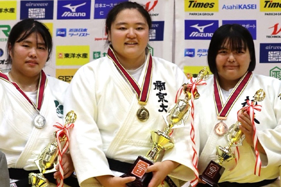 柔道部が全日本ジュニア柔道体重別選手権大会で好成績を収めました