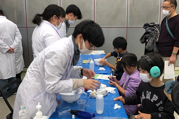 理工学部学生が科学フェスティバルに出展しました