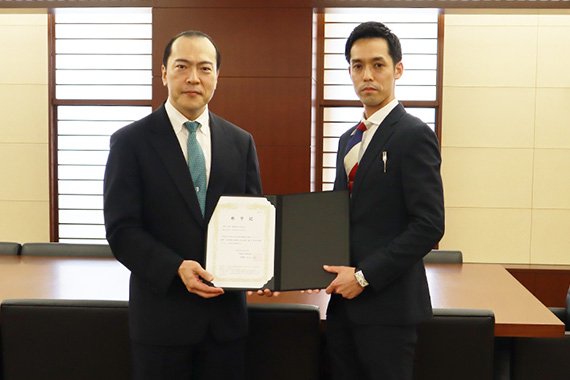 医療技術学部講師 高山祐輔に帝京大学発ベンチャー企業の称号を授与しました