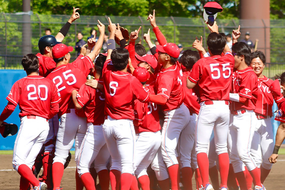 硬式野球部が首都大学春季1部リーグで7年ぶり5度目の優勝を果たしました