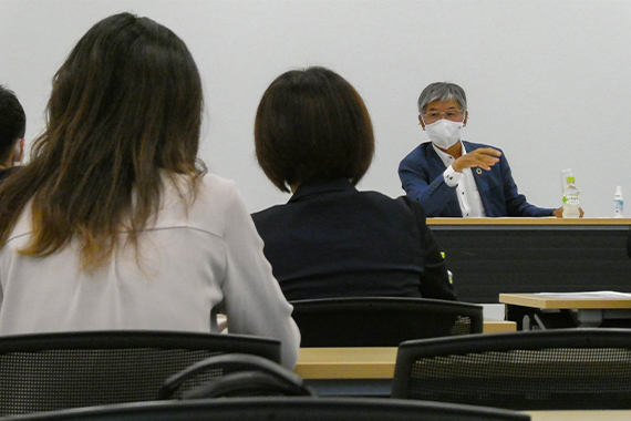 帝京大学リカレントカレッジ・中小企業経営実践講座を実施しました