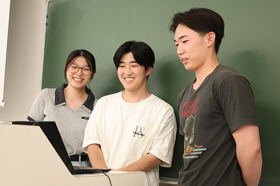 経済学部荻野ゼミが就活支援アプリ「AIキャリア」に関するマーケティング提案を行いました