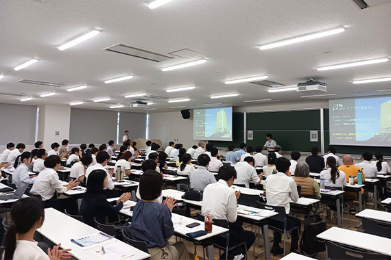 帝京大学大学院教職研究科夏季公開講座を実施しました