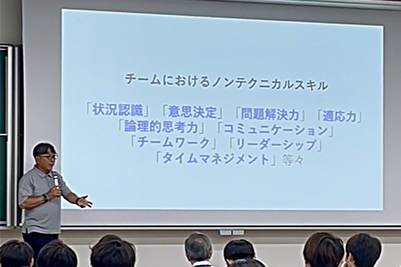 スポーツ局 岩出局長がスポーツを通したチームワーク力と専門的知識に関する特別講義を実施しました