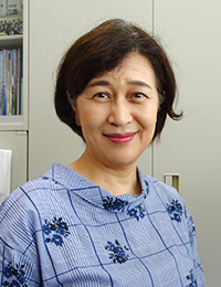 篠村 知子教授の写真　