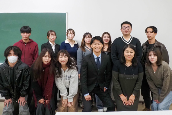 外国語学部 西向准教授の「国際協力演習」にて外務省のODA出前講座を実施しました