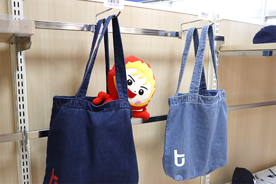 八王子キャンパスにおいてカレッジマーケットの学内販売が始まりました