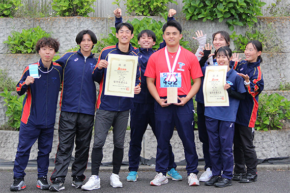 The track and field team took second place in the javelin throw at the Kanto Intercollegiate Championships.