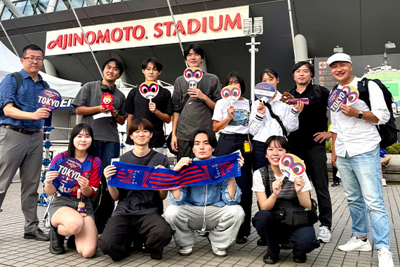 本学学生がFC東京ホームゲームでのブース出展を視察しました