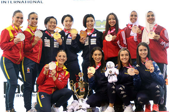 第25回世界空手道選手権大会にて空手道部と本学職員が金メダルを獲得しました