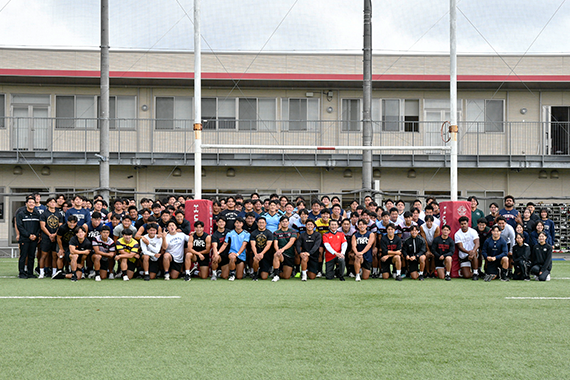 八王子市長が帝京大学ラグビー部への激励とスポーツ医科学センターの見学に八王子キャンパスを来訪されました
