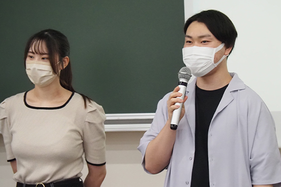 教育学部初等教育学科の学生が学校見学会を実施しました
