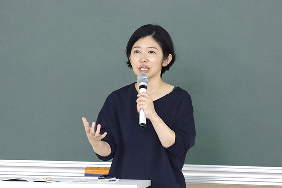 In International Cooperation Theory II, a special class was given by the person in charge of NGO World Vision Japan.