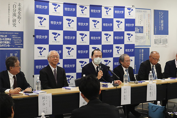 A press conference was held to commemorate the establishment of Teikyo University Press and the launch of Teikyo Sensho and Teikyo Shinsho.