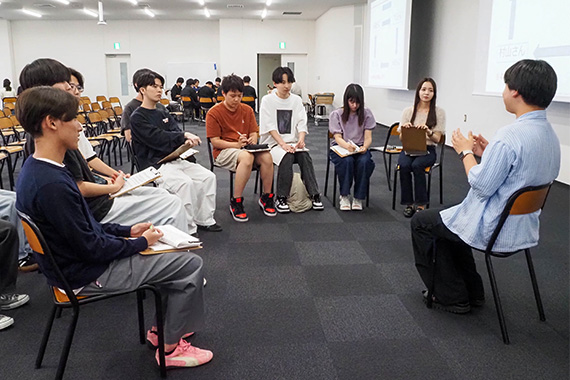 キャリア教育科目「インターンシップ」で就職活動を終えた4年生が3年生に向けてセッションを行いました