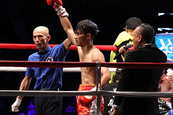 文学部の増田大和さんがボクシングプロデビュー戦で勝利しました