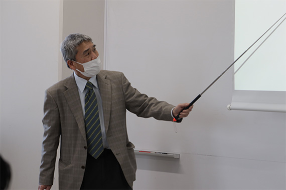 オナーズプログラム研究成果発表会で八王子キャンパスの学生食堂「ソラティオキッチン」の実データを用いた研究発表が行われました