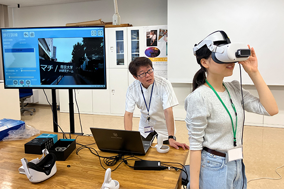 A hands-on medical workshop “Occupational therapy using the latest technology” was held at Fukuoka Campus