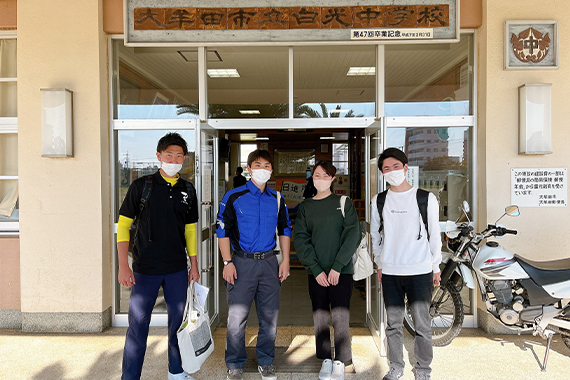 福岡医療技術学部の学生が大牟田市立白光中学校を訪問しました