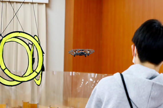 手のひらドローン01