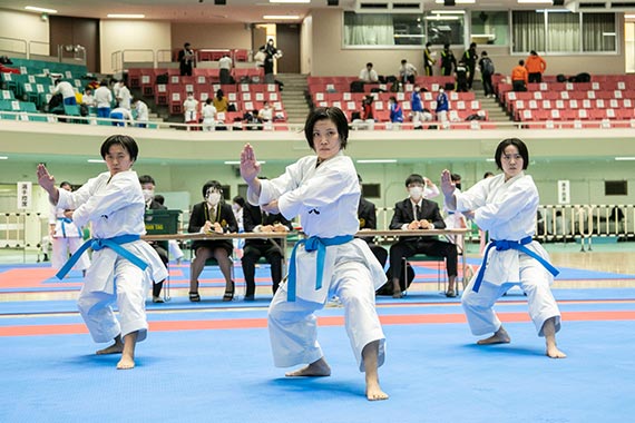空手道部が関東大学空手道選手権大会で3冠を達成しました 帝京大学