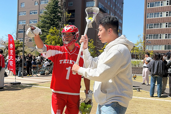 帝京スポーツサポーターの会が学内イベント「新歓スタンプラリー inもみの木広場」を実施しました