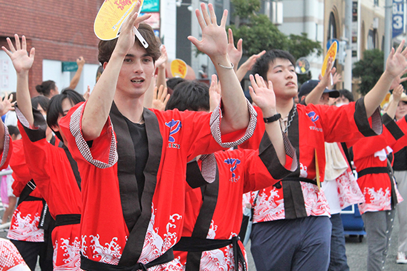 福岡医療技術学部の学生が「おおむた大蛇山まつり」に参加しました