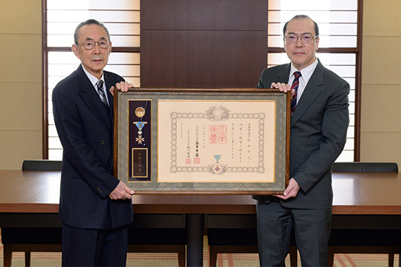 帝京大学医学部名誉教授 叙勲の伝達式を執り行いました