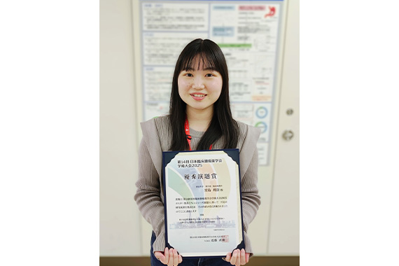 薬学部の学生が第14回日本臨床腫瘍薬学会学術大会2025のポスター発表で優秀演題賞を受賞しました