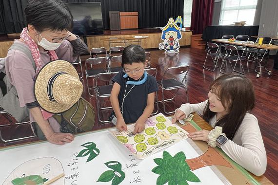 経済学部の学生が「日本遺産サポーター大学」活動の一環として夏休み親子体験を実施しました