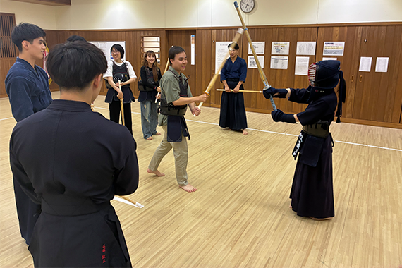 剣道を通して国境を越えた交流 剣道部が留学生向け体験教室を実施しました