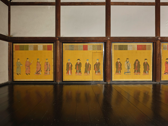 京都御所 紫宸殿に飾られた賢聖障子。写真は、住吉広行が寛政度に描いた絵をもとに、昭和時代に模写されたもの。協力：宮内庁京都事務所