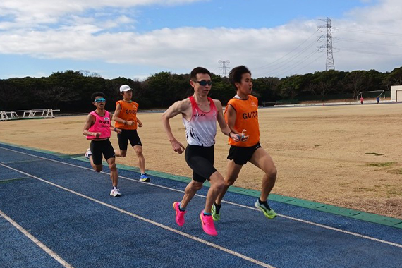 Ekiden (Road Relay) Club participated as volunteer guide runners in a training camp sponsored by the Japan Blind Marathon Association (JBMA).