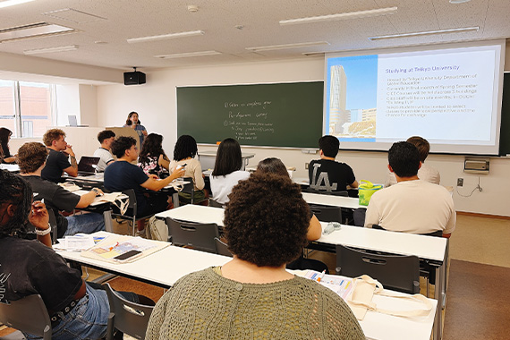 We hosted a Summer Japanese Program for North American university students, organized by the NPO CIEE.
