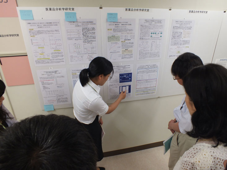 卒業論文発表会の様子　3枚目