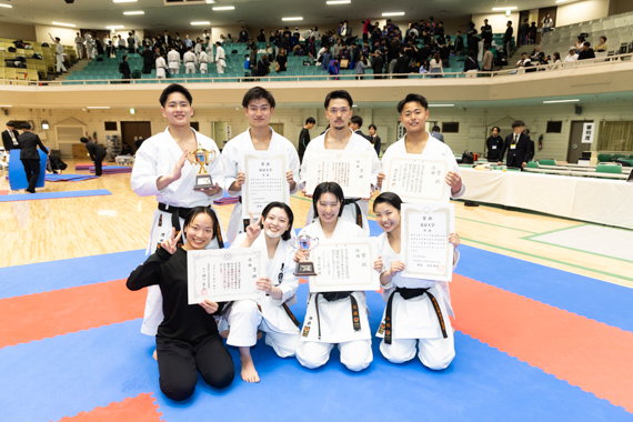 空手道部が東日本大学空手道選手権大会の男女団体形・女子団体組手で優勝し3冠を達成しました