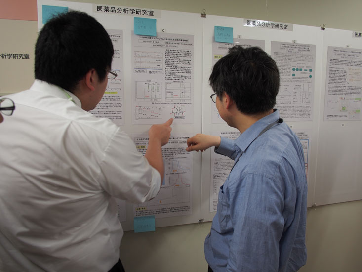 卒業論文発表会の様子　4枚目