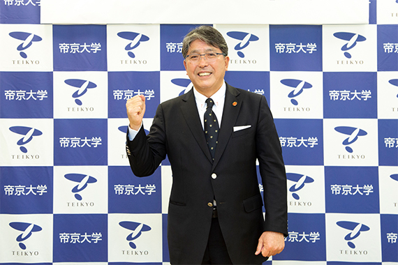 帝京大学スポーツ局」を創設。初代局長に本学前ラグビー部監督